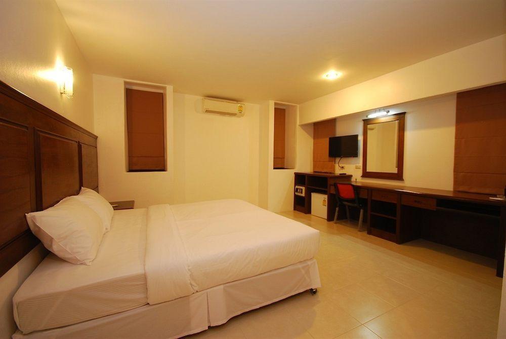 Patong Budget Rooms Extérieur photo