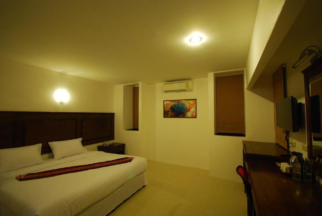 Patong Budget Rooms Extérieur photo