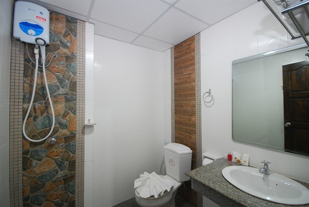 Patong Budget Rooms Extérieur photo