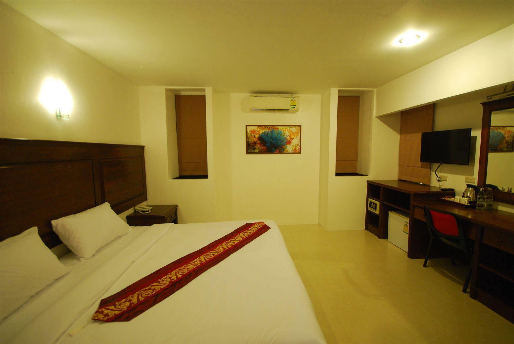 Patong Budget Rooms Extérieur photo