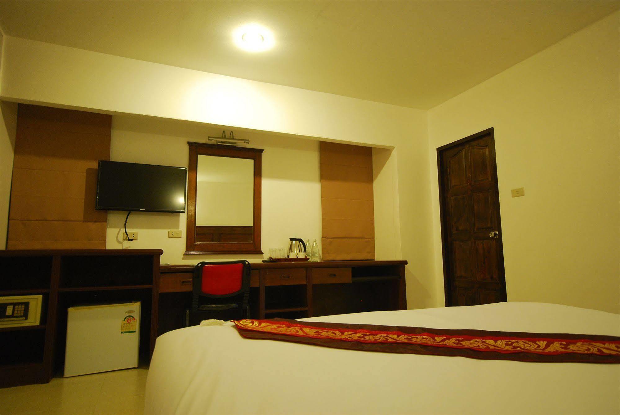Patong Budget Rooms Extérieur photo